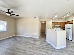 9303 Gilcrease Ave in Las Vegas, NV - Building Photo - Building Photo