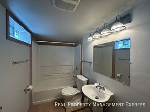 Lower Level Studio Apartment in Sioux Falls, SD - Building Photo - Building Photo