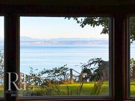 31710 Sunrise Beach Ct NE in Kingston, WA - Building Photo