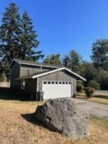 1494 Hillspring Rd in Bellingham, WA - Building Photo