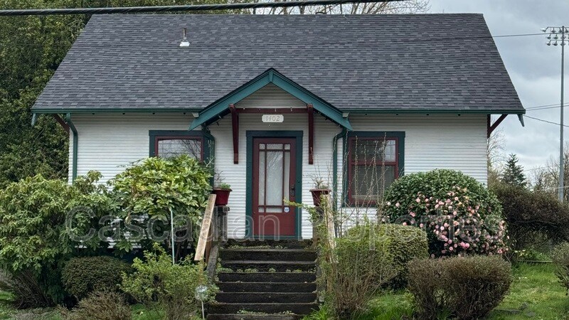 1402 Jackson St in Oregon City, OR - Building Photo
