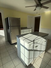 420 Church St, Unit Second Floor Unit in Whitinsville, MA - Foto de edificio - Building Photo