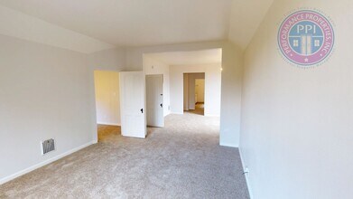 2406 SE Yamhill St in Portland, OR - Building Photo - Building Photo