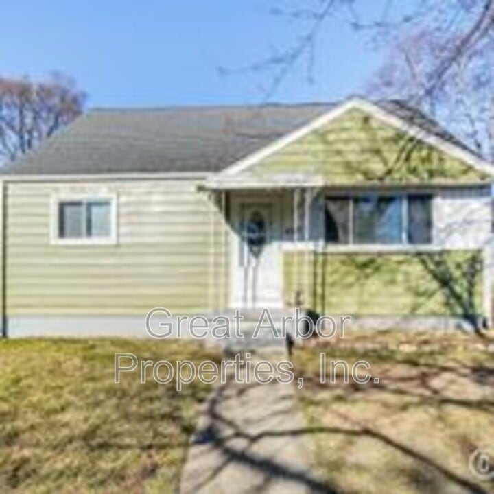 1062 Rambling Rd in Ypsilanti, MI - Building Photo