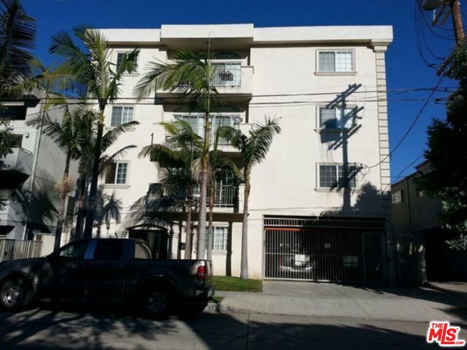 2114 Colby Ave in Los Angeles, CA - Building Photo