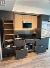 1 Fairview Rd E in Mississauga, ON - Building Photo - Building Photo