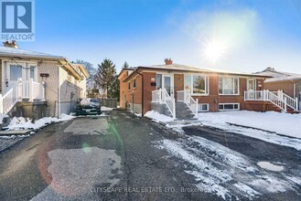 1166 Shadeland Dr in Mississauga, ON - Building Photo - Building Photo