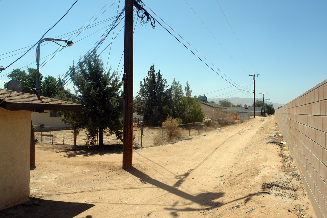 13400 Mohawk Rd in Apple Valley, CA - Building Photo