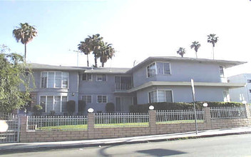 3901 W 4th St in Los Angeles, CA - Building Photo - Building Photo