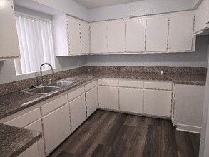 1626 W 104th St in Los Angeles, CA - Building Photo - Building Photo