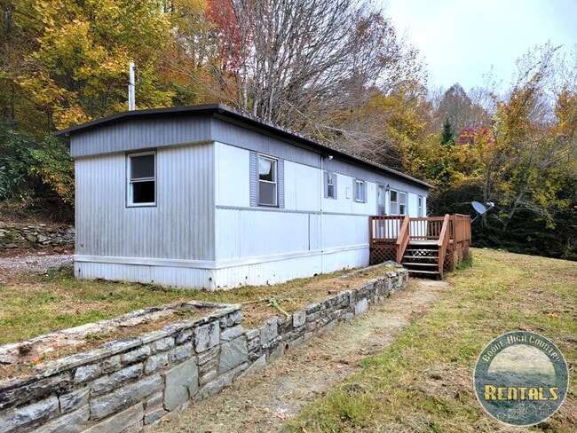1387 Sugar Mountain 2 Rd in Newland, NC - Building Photo - Building Photo