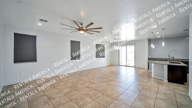 319 E Desert Haven Pl in Vail, AZ - Foto de edificio - Building Photo