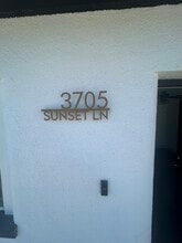 3705 Sunset Ln in Oxnard, CA - Building Photo - Building Photo