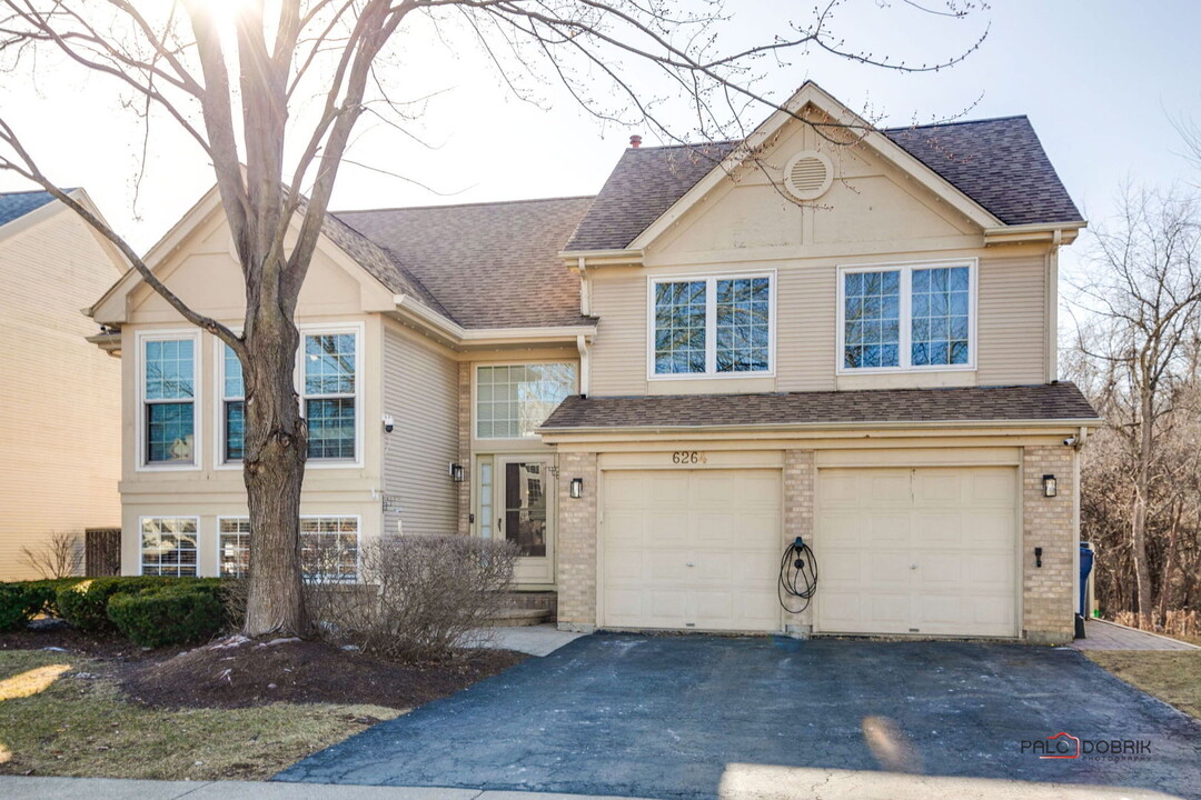 6264 Formoor Ln in Gurnee, IL - Building Photo