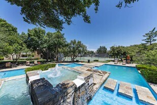 The Clusters in Midland, TX - Building Photo