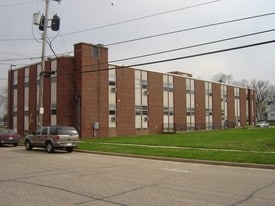 Golden Eagle Apartments in Mauston, WI - Building Photo