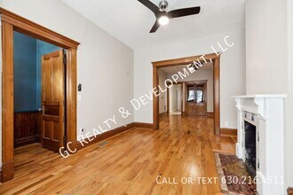 1028 W Roscoe St in Chicago, IL - Foto de edificio - Building Photo
