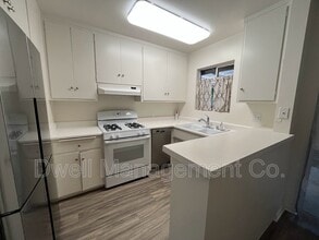 9320 Earl St in La Mesa, CA - Foto de edificio - Building Photo