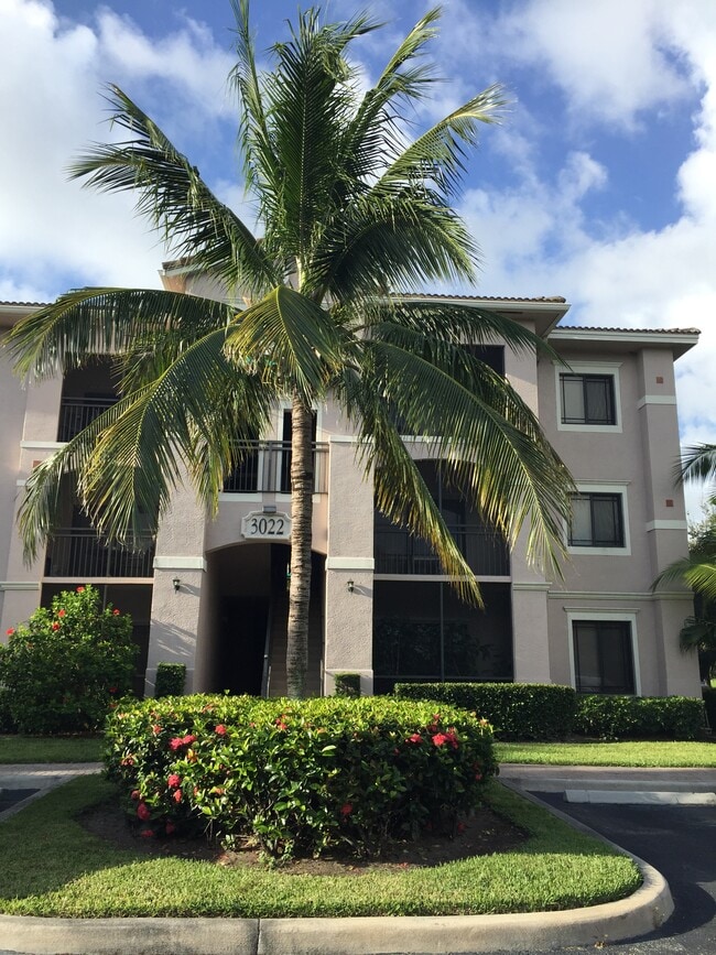 3022 Alcazar Pl