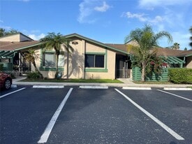 460 Lakeview Dr in Weston, FL - Building Photo