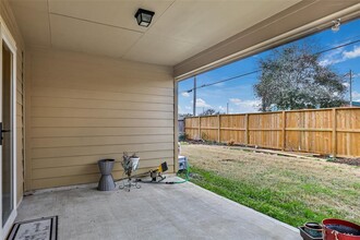 319 American Black Bear in Crosby, TX - Building Photo - Building Photo