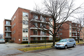 Galitz Court Apartments in Skokie, IL - Building Photo - Building Photo