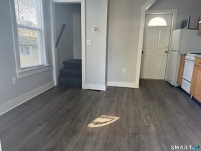 210 Prospect Ave in Shelton, CT - Building Photo - Building Photo