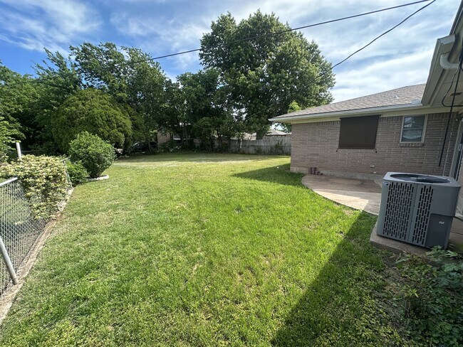 137 E Jarman Dr in Midwest City, OK - Building Photo - Building Photo