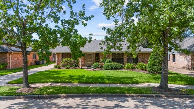 property at 2710 Pineleaf Dr