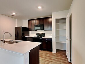 1108 Skyline Dr in Hutchins, TX - Building Photo - Building Photo