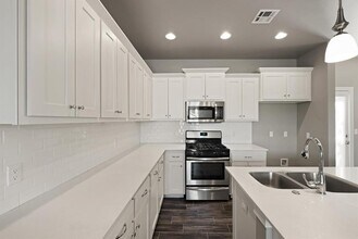 428 Belmont Cir in Edmond, OK - Building Photo - Building Photo