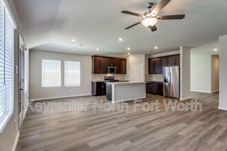 6612 Stone Elm Ln in Crowley, TX - Foto de edificio - Building Photo