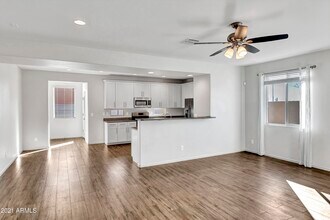 7047 E Osage Ave in Mesa, AZ - Building Photo - Building Photo