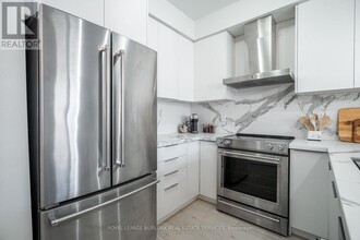 263-263 Georgian Dr in Oakville, ON - Building Photo - Building Photo