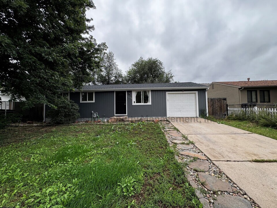 1208 Hartford St in Colorado Springs, CO - Building Photo