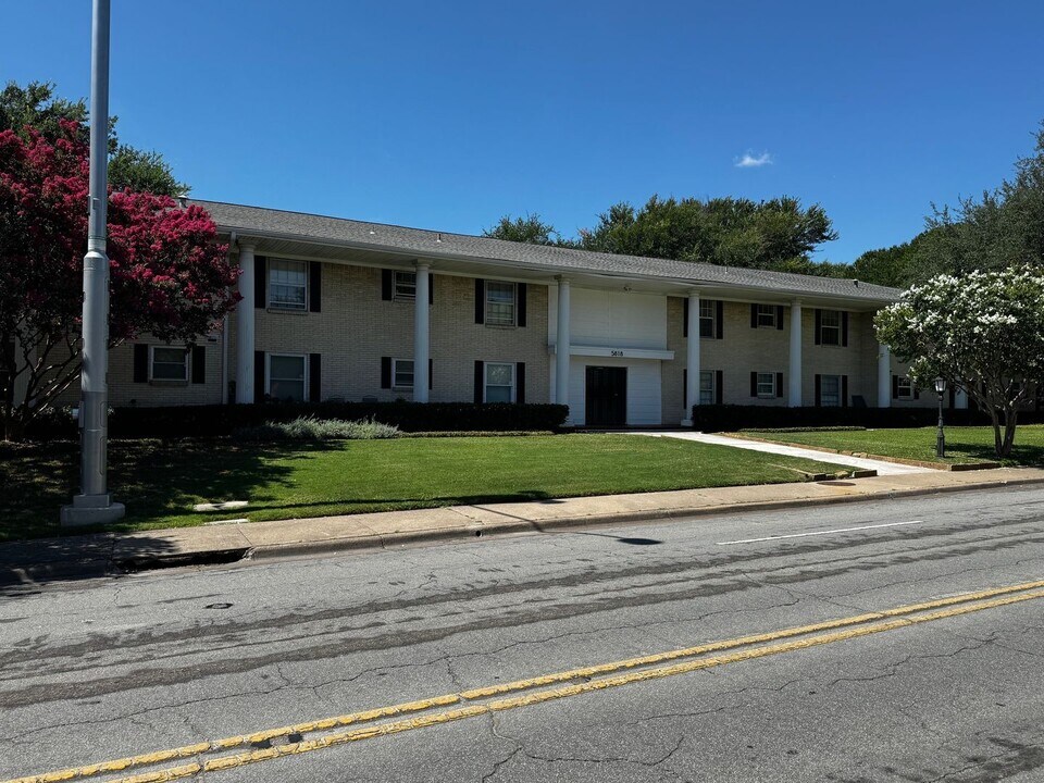 5818 E University Blvd in Dallas, TX - Building Photo