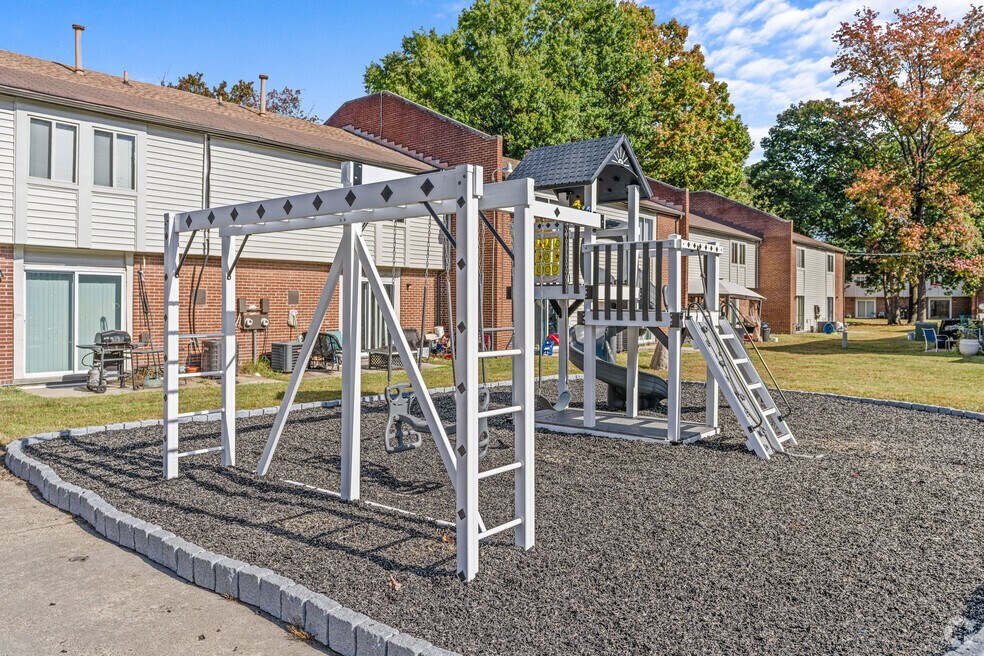 Timbers Townhomes in Norfolk, VA - Building Photo