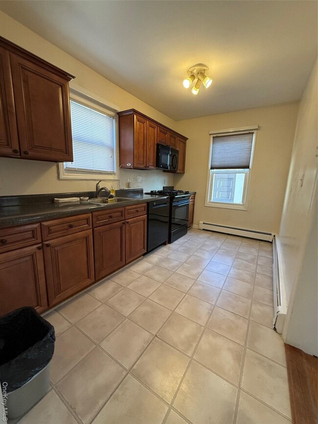 283 Houston Ave in Mineola, NY - Building Photo - Building Photo