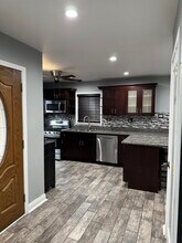 11737 S Sacramento Dr in Merrionette Park, IL - Building Photo - Building Photo