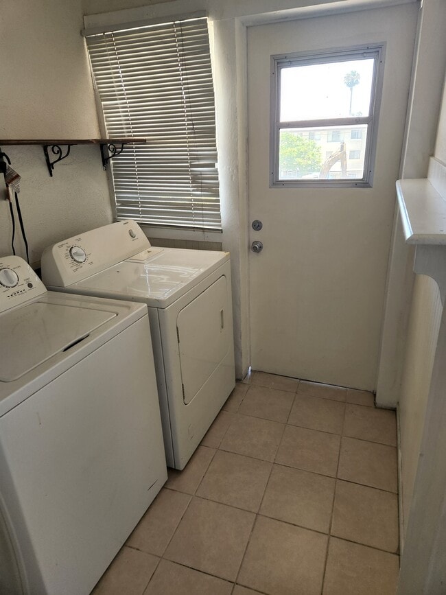 3705 Hughes Ave, Unit 3705.5 in Los Angeles, CA - Building Photo - Building Photo