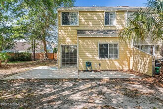 330 Sunrise Cir in Neptune Beach, FL - Building Photo - Building Photo