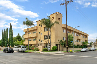 Crystal Villa in Canoga Park, CA - Building Photo - Building Photo