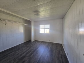 2097 Castle Ave in Roseburg, OR - Building Photo - Building Photo