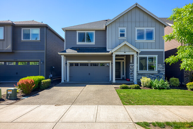 32260 NW Wascoe St in North Plains, OR - Foto de edificio - Building Photo