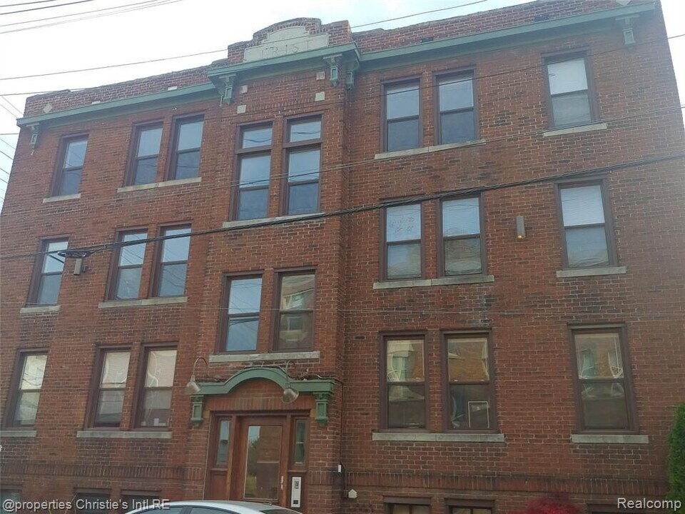 1535 W Canfield St in Detroit, MI - Building Photo