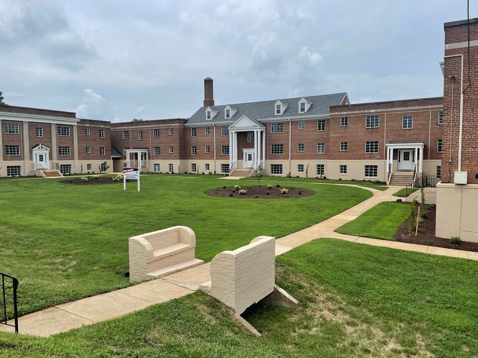 Gardens at Grandin in Roanoke, VA - Building Photo
