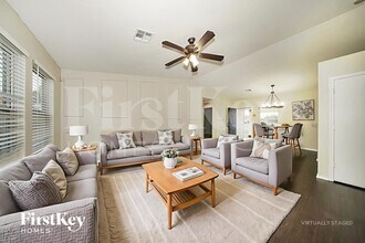 1009 SW 153rd St in Oklahoma City, OK - Foto de edificio - Building Photo