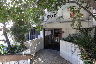 400 S Hobart Blvd in Los Angeles, CA - Building Photo - Building Photo