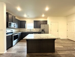 959 S Rupple Rd in Fayetteville, AR - Foto de edificio - Building Photo