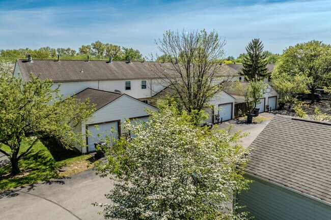 Cross Country Townhomes in Westerville, OH - Building Photo - Building Photo